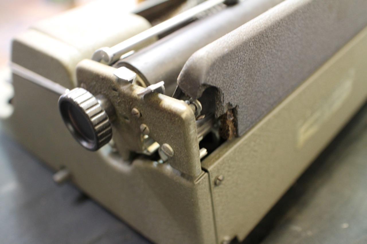 Underwood Universal Typewriter ( for repair or restoration )