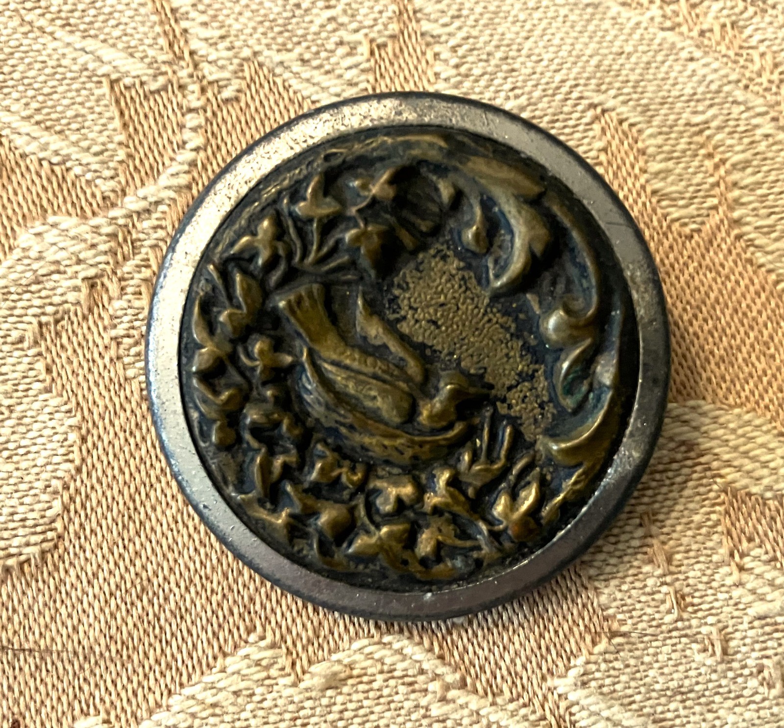 Antique Nesting Bird Picture Button Pressed Brass w Metal Ring & Back 1 5/16″