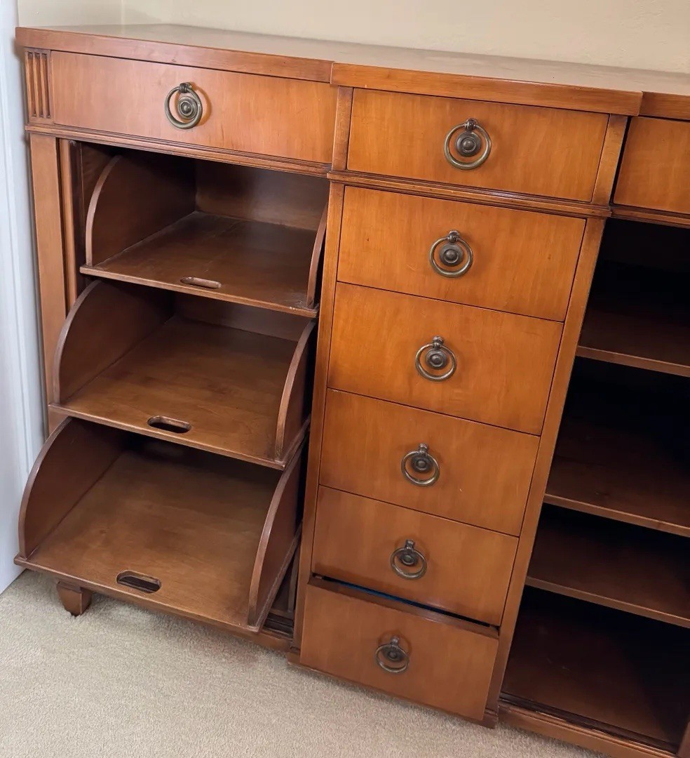 Kittinger Regency Style Highboy With Tambour Doors