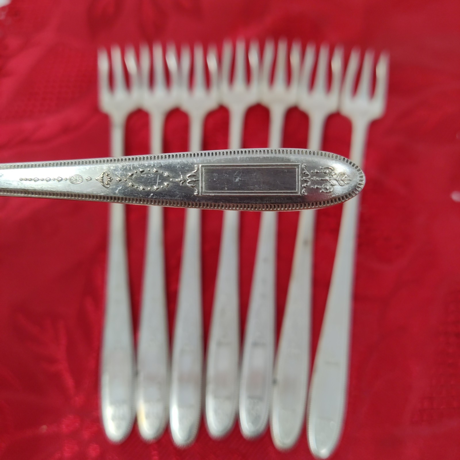 8X SF Vintage Oneida Community Silver GROSVENOR Silverplate Seafood Forks 1921