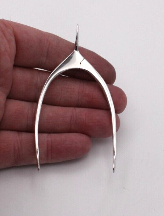 Sterling Silver ‘Lucky Wishbone’ Spring Action Tongs Birmingham 1929, 8.5cm long