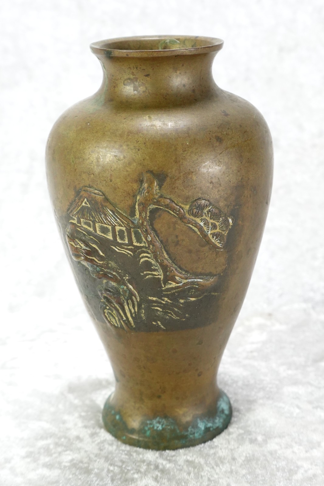 Japanese Bronze Vase Meiji Period 1868-1912 6.5″ Tall Tree House In Relief