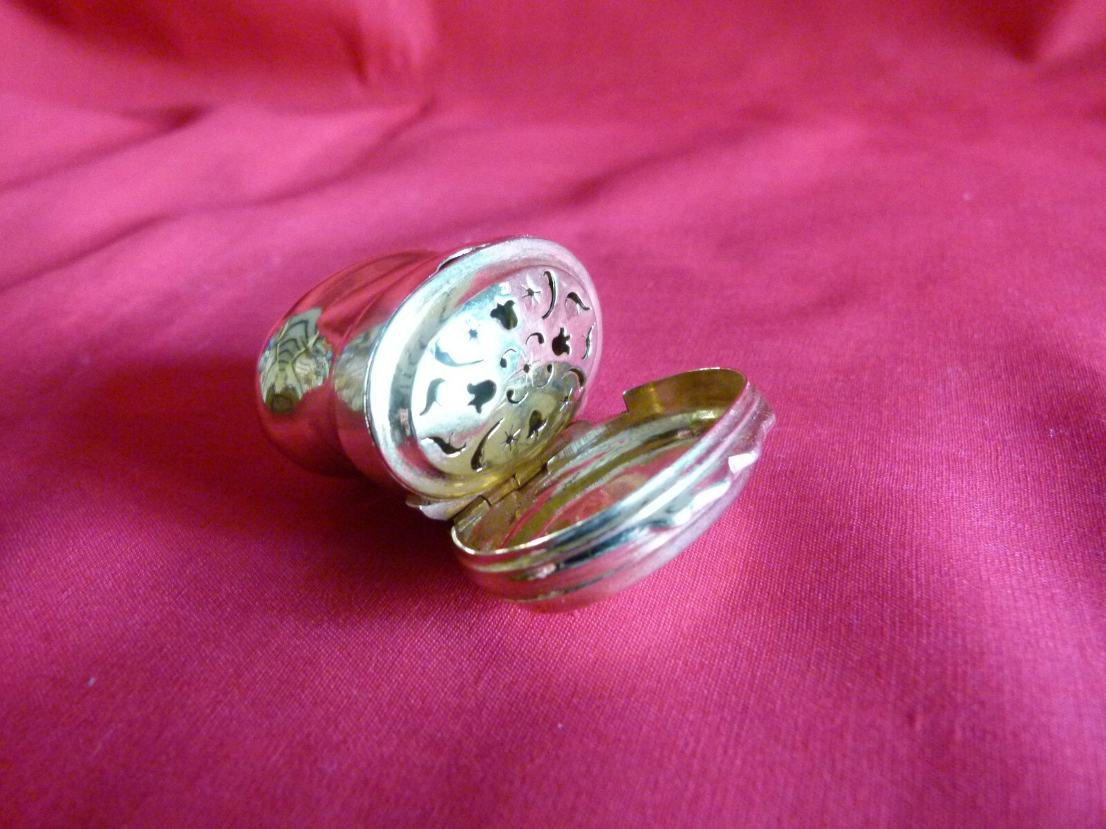 RARE GEORGIAN c1800 SOLID SILVER 18ct GILT BASKET FORM VINAIGRETTE,STAMPED 750