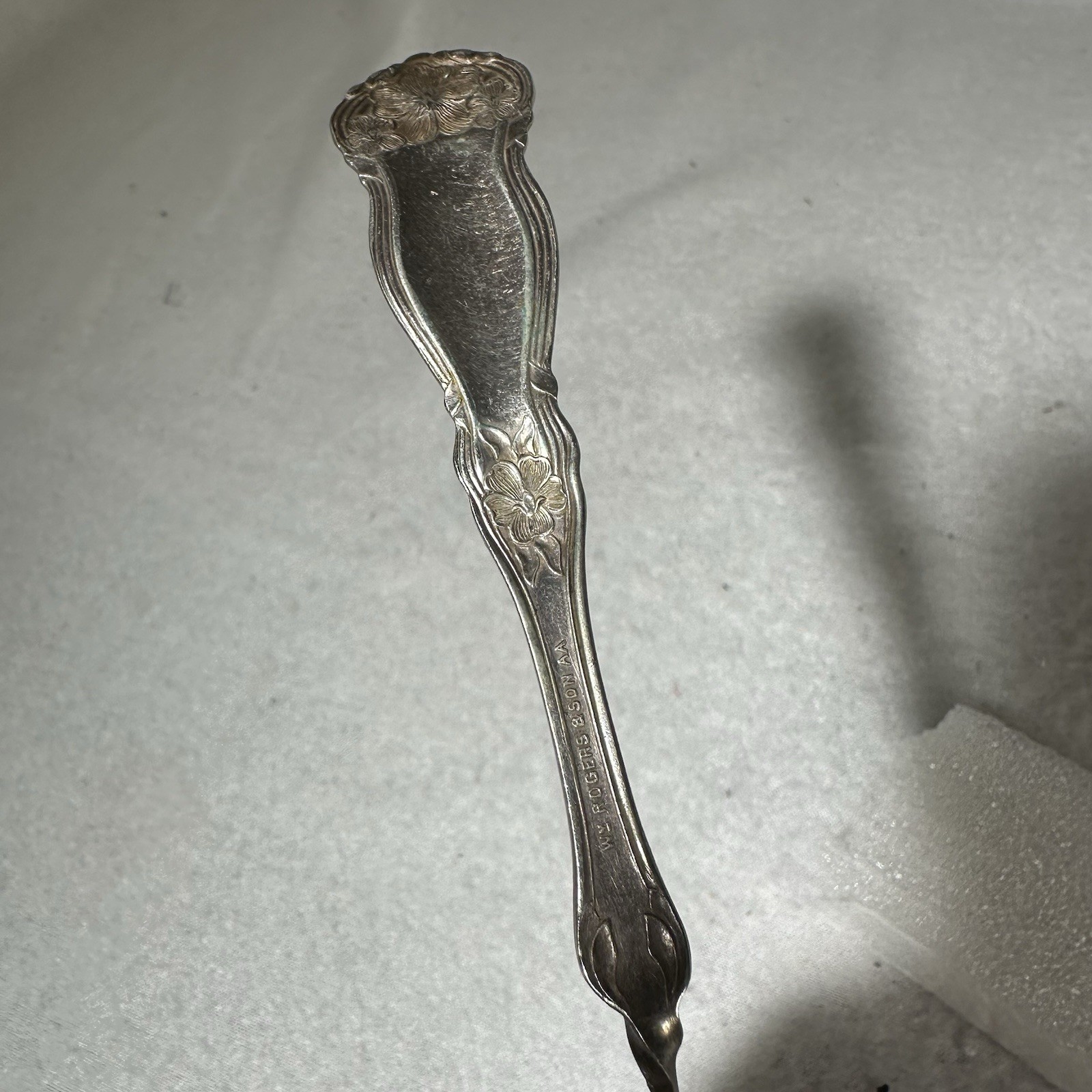 Arbutus 1908 Twist Handle Master Butter Knife WM ROGERS & SON AA silver plated