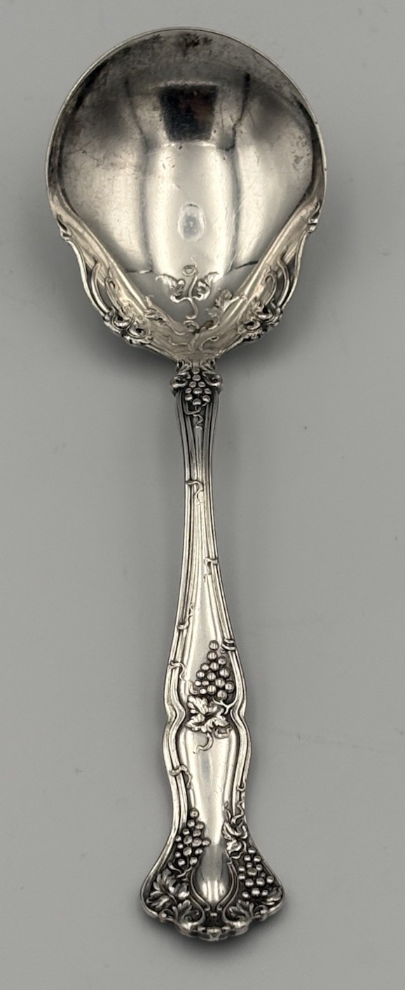 1847 ROGERS BROS VINTAGE GRAPE (1904) SILVERPLATE SUGAR SPOON 6″