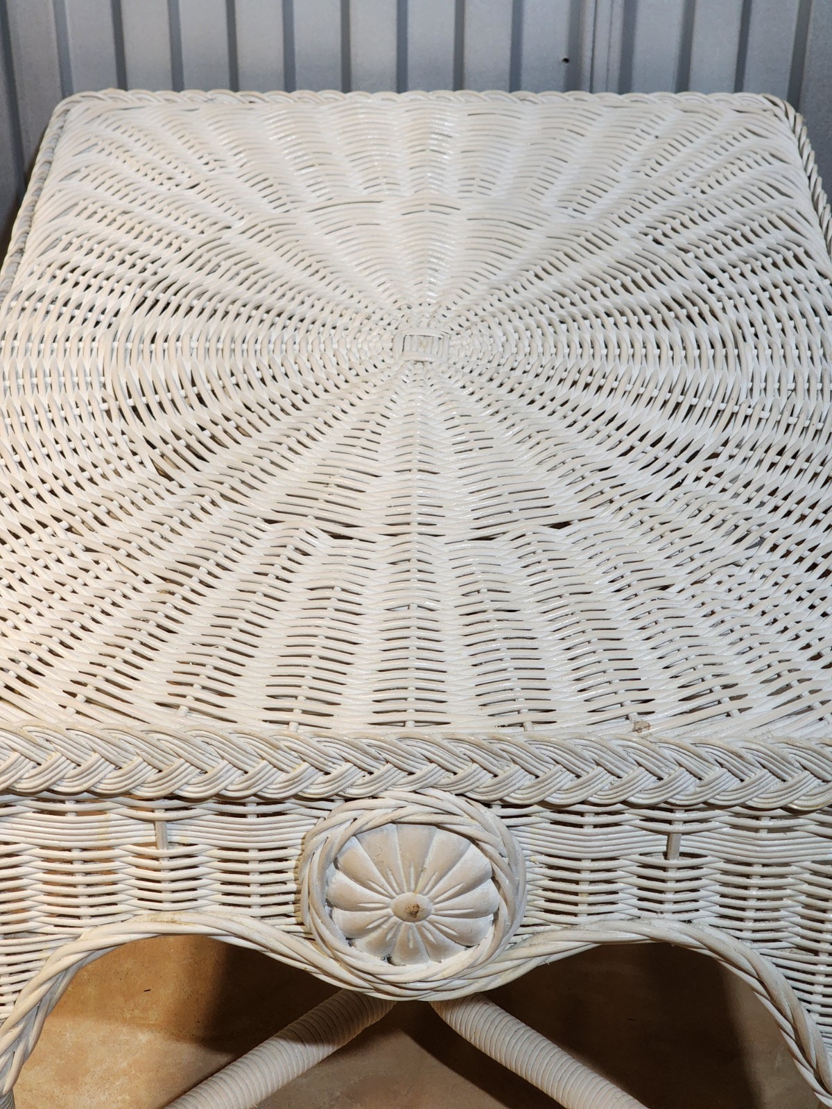 Vtg RARE Wicker Coffee Table Radial Top Floral Medallions Scalloped Details Boho