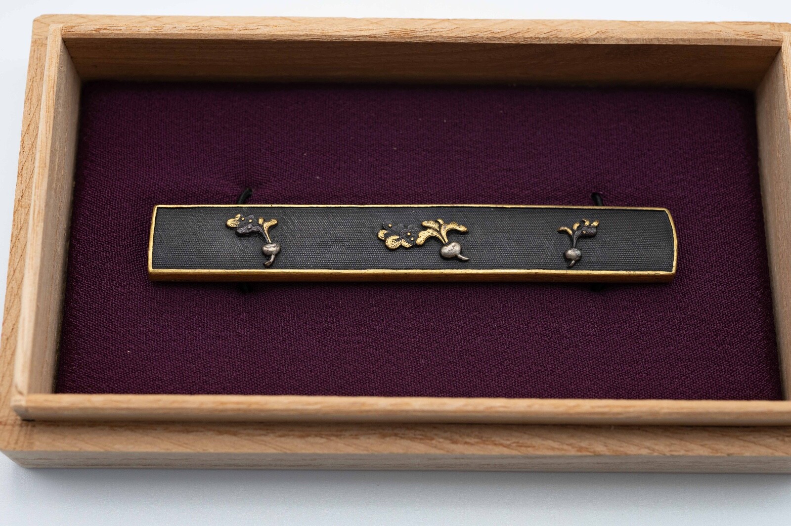 Kozuka Japanese antique Mumei Shakudo 3 radishes design