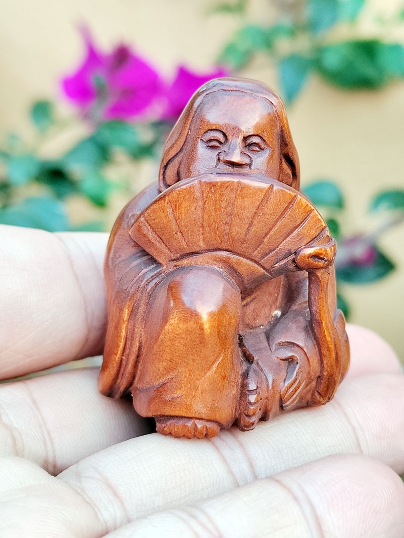 G8985 – 2″ Hand Carved Boxwood Netsuke Figurine – Geisha Woman with Fan