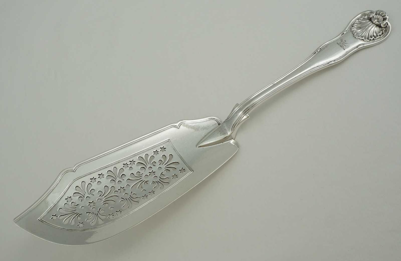 Good Antique Silver King’s Husk Fish Server, London 1834, Wm Eaton, 321mm, 214g.