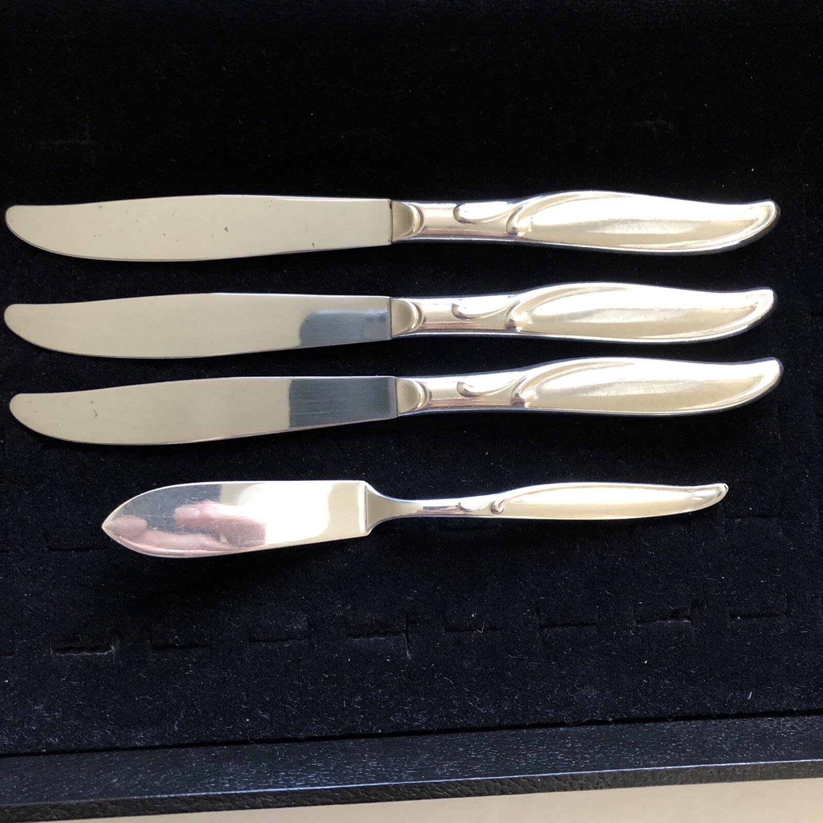 4- WM ROGERS Silver plate “SWEEP“ KNIVES Silverware Mid Century Modern c. 1958