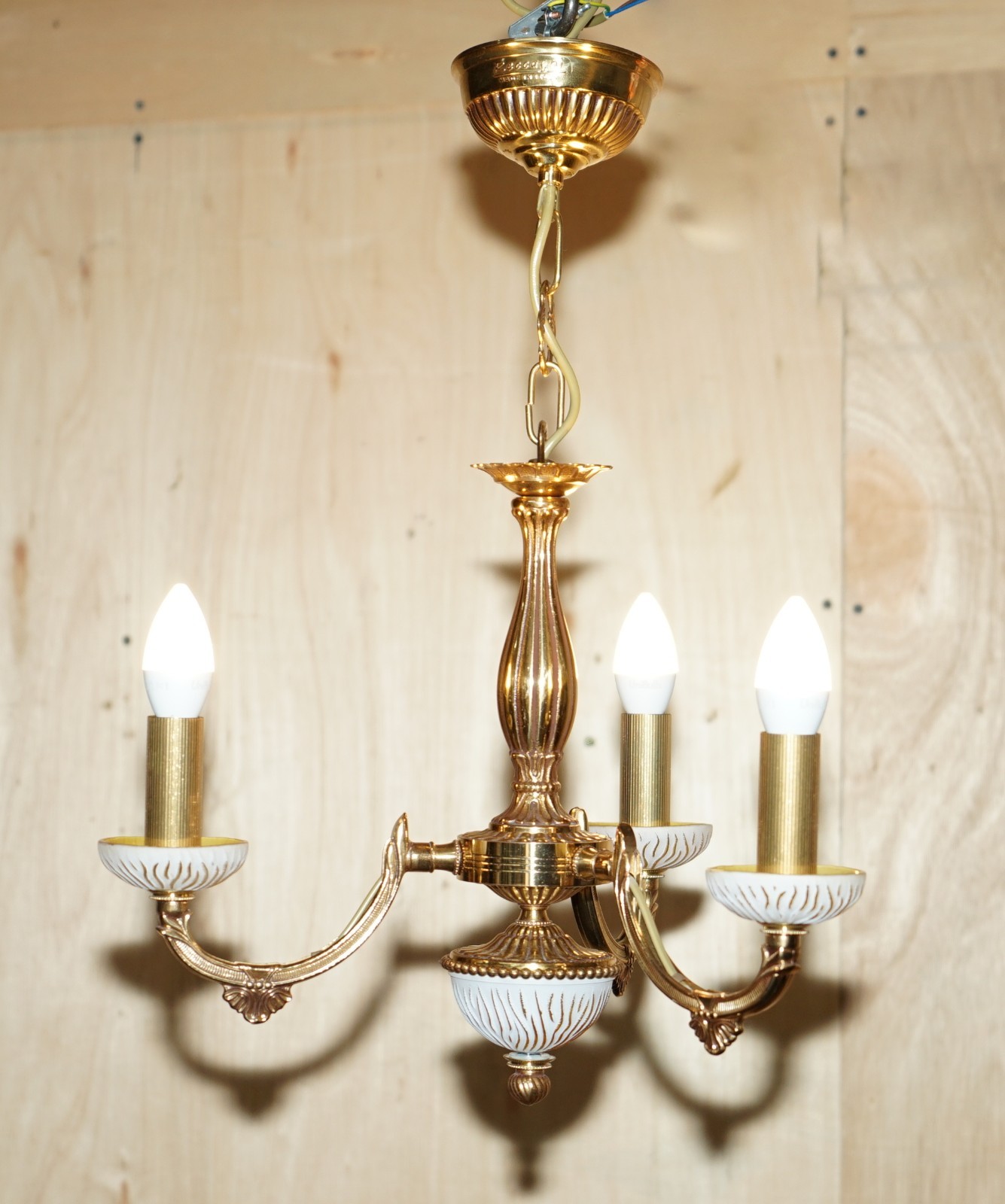 1 OF 4 RECCAGNI MADE IN ITALY BRASS & FROSTED GLASS 3 CANDLE LIGHT CHANDELIER