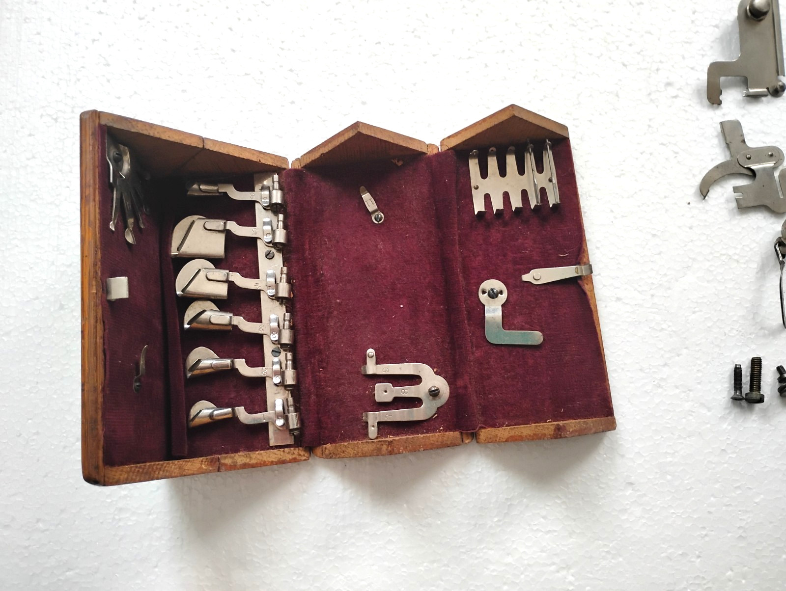 Antique Singer Sewing Machine Loaded Ptd 1889 Oak Puzzle Box w/ Attachments