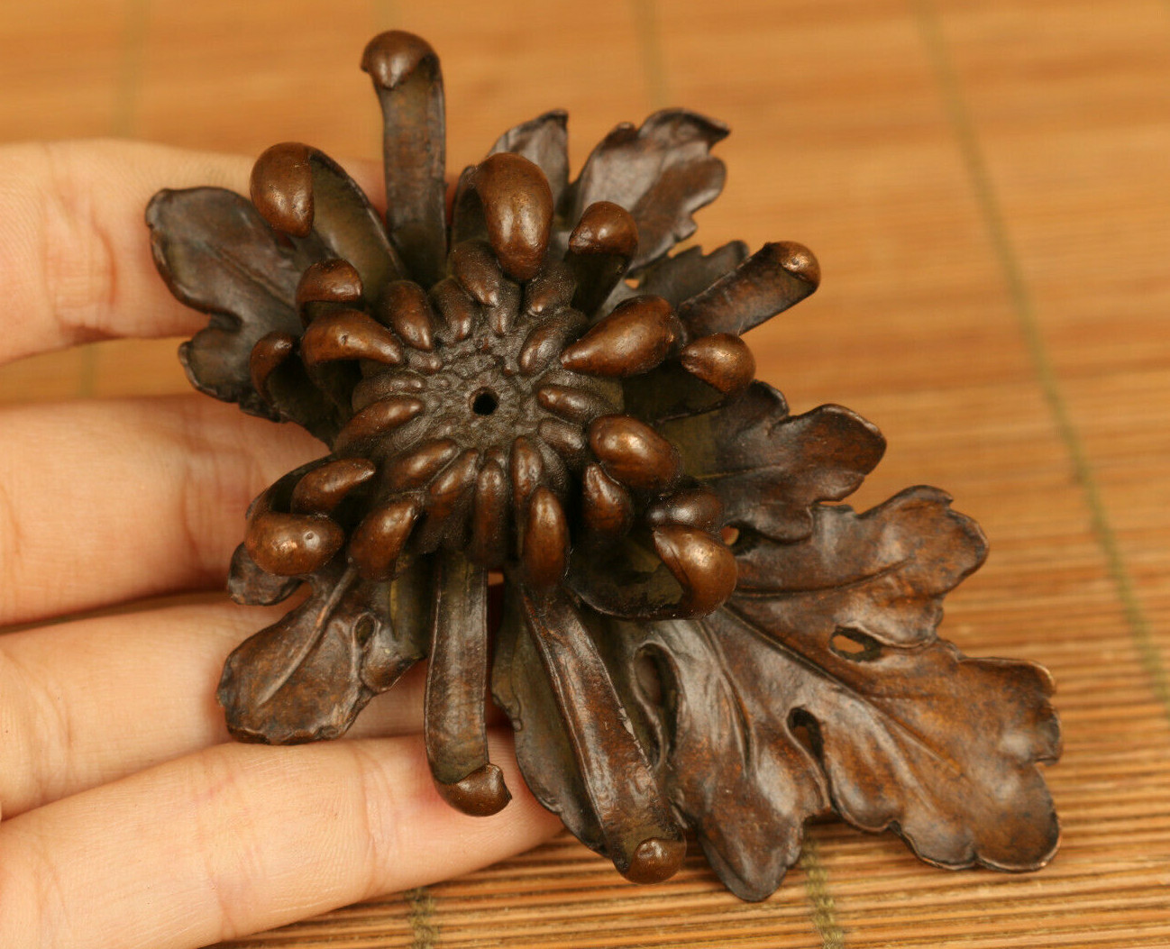 Asian Old Rare Red Copper Hand Carving Chrysanthemum Statue Noble Decoration