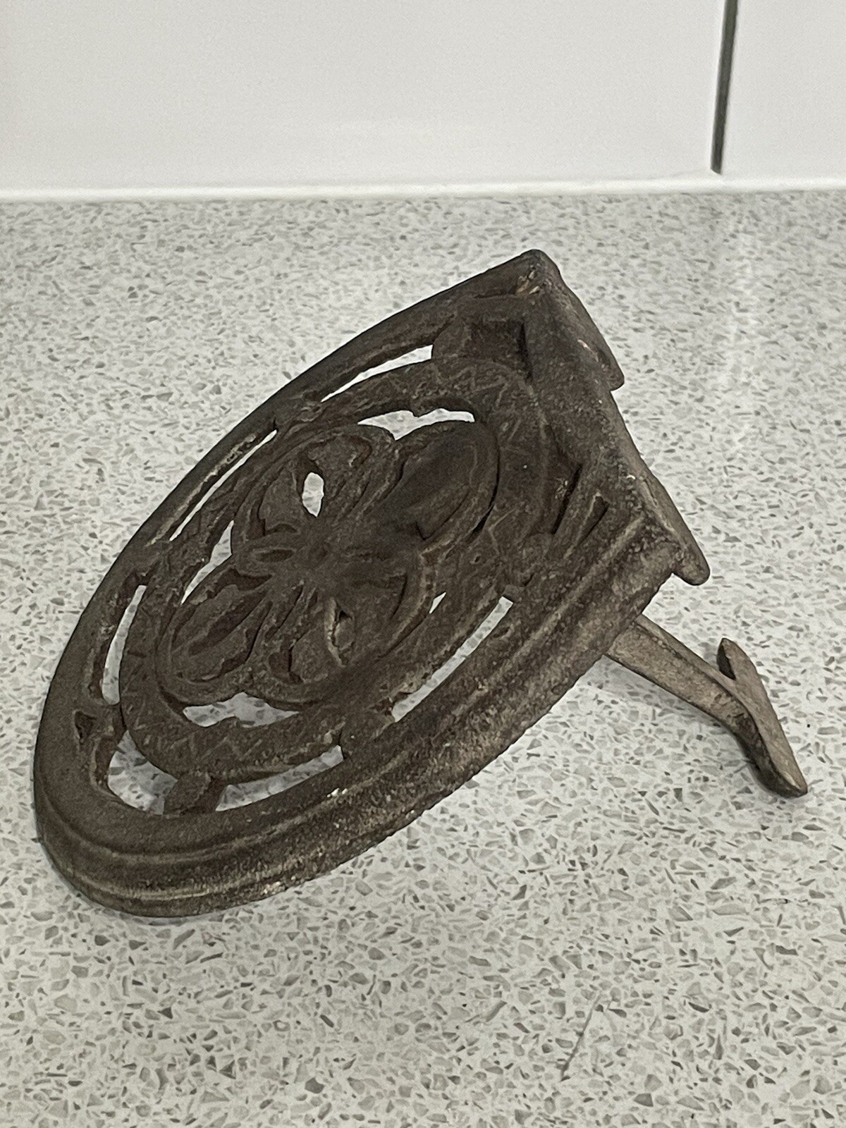 RUSTY CAST IRON DECORATIVE HORSESHOE ADJUSTABLE STOVE TRIVET / CARRIAGE STEP?