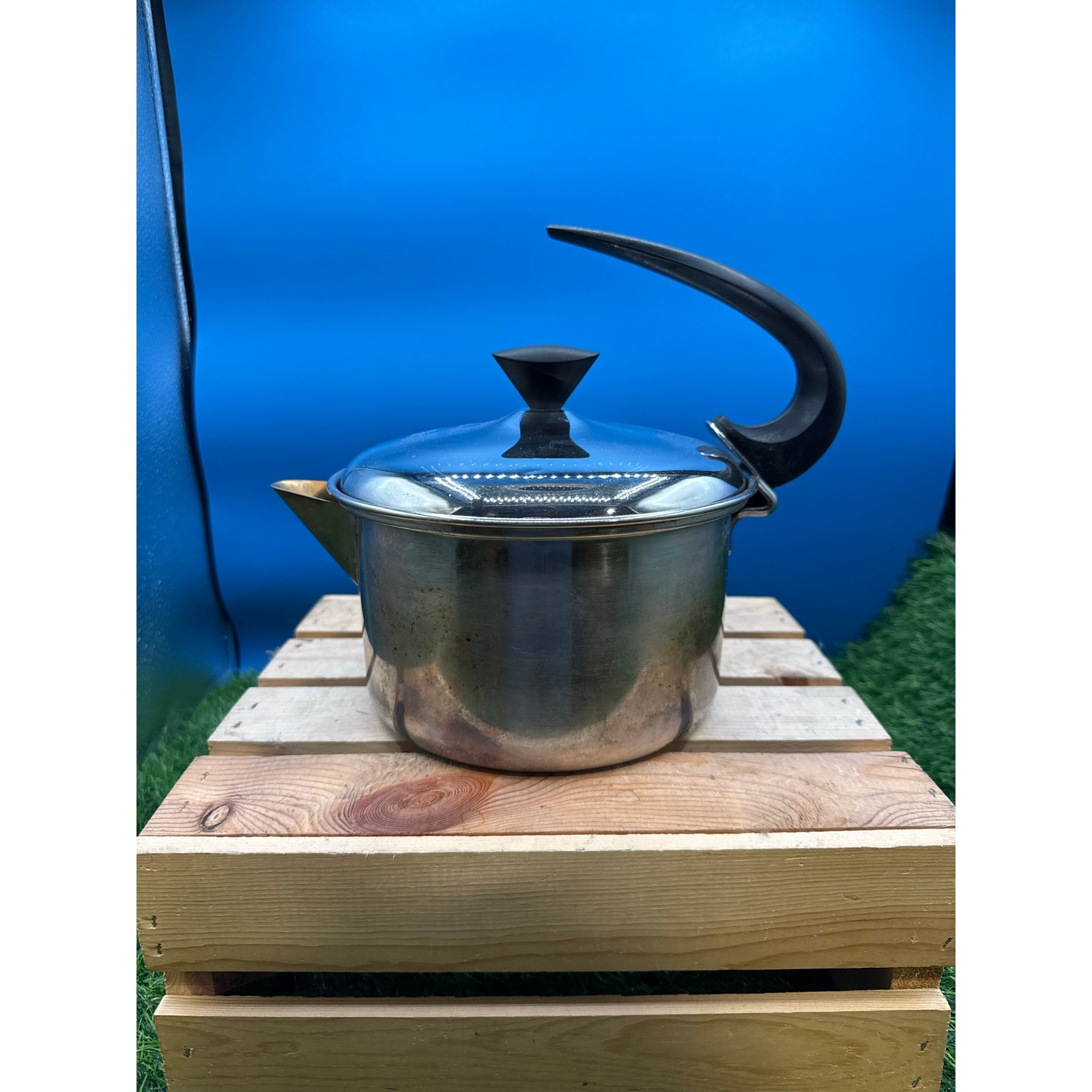 Farberware 2 Quart Widemouth Tea Kettle-Mid Century Swoop Curve Handle
