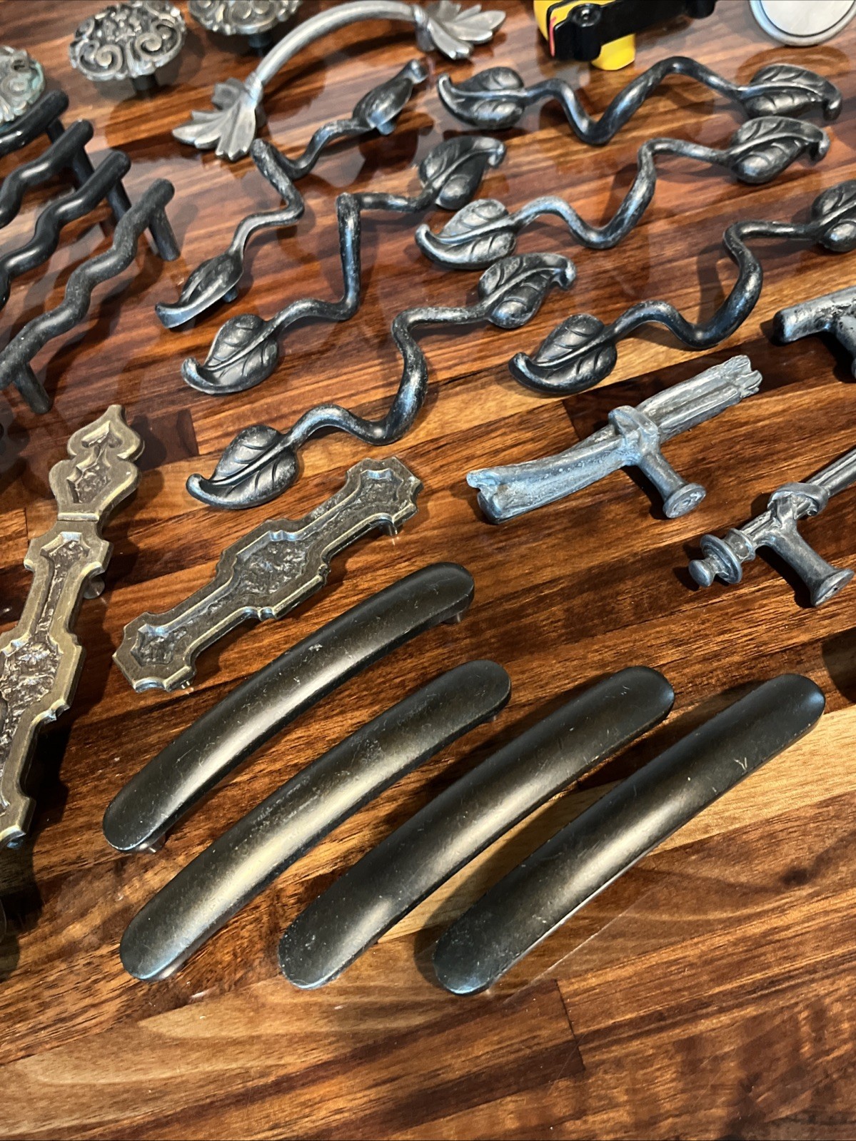 Vintage Knobs Drawer Pulls Mixed Lot Of 41 ~ Leaf, Vines, Antique, Brass Unique