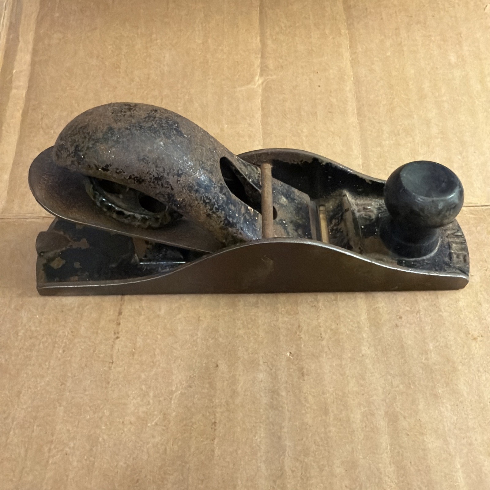 Stanley No. 110 block plane with “V” logo on the cutting iron. Rosewood knob.