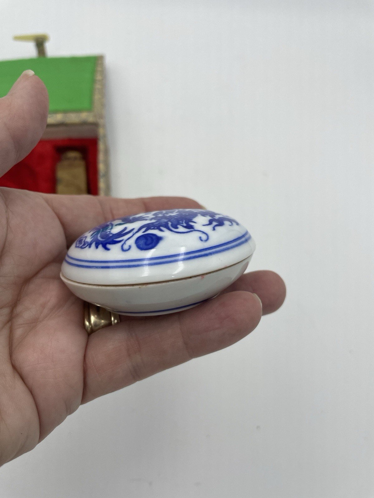 Vtg Carved Soapstone Seal & Red Ink in Dragon Blue & White Porcelain Box Pot
