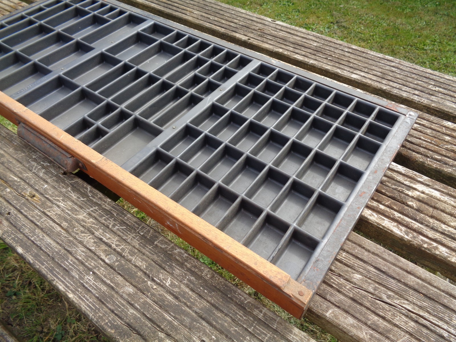 VINTAGE PRINTERS TRAY PLASTIC INSERT DIVIDER TRAY LETTERPRESS DRAWER #h16