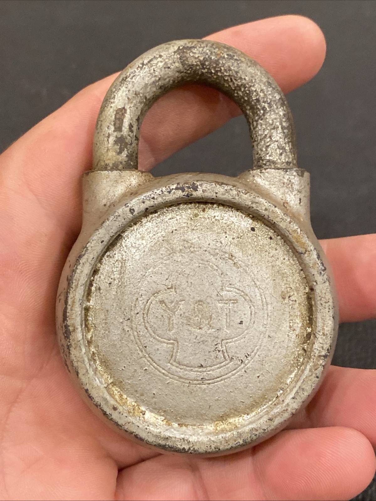 Old Antique/Vintage Y&T Logo Round Yale & Towne Manufacturing Padlock No Key**