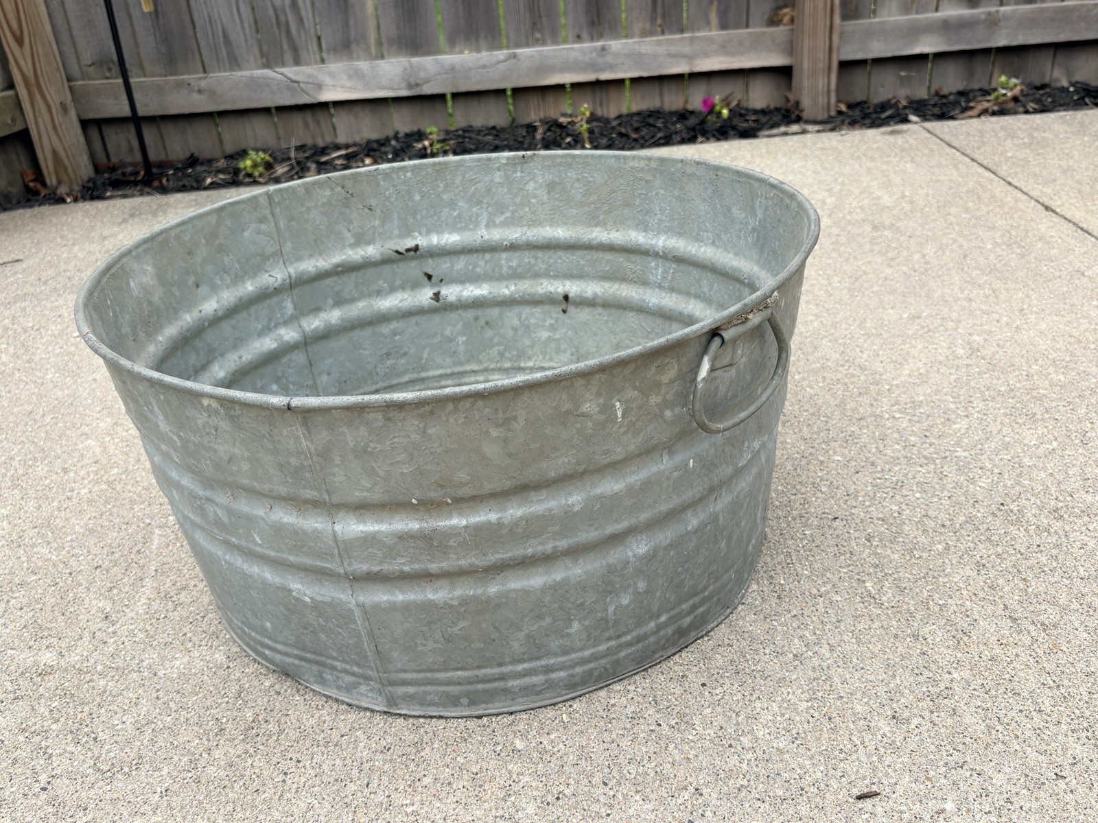 1950s Galvanized Wheeling Corrugating Company Dura-Zinc-Alloy wash tub