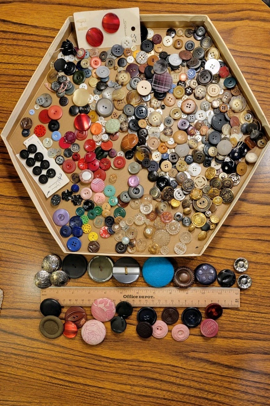 Lot Vintage Antique Assorted Colorful Buttons METAL MOP CELLULOID Bakelite Sets