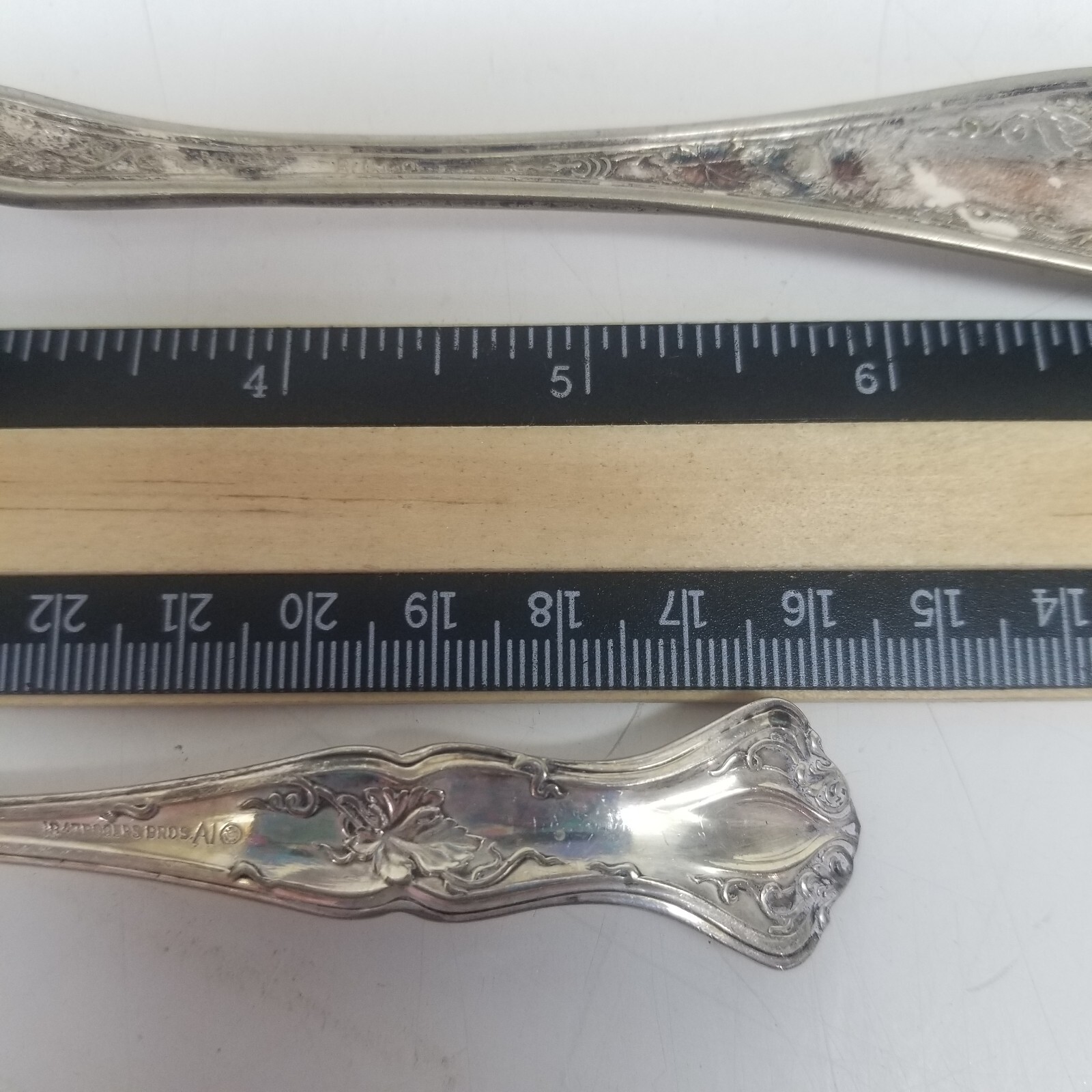 1847 Rogers Bros Vintage Grape Pattern Silver Plate Tea And Serving spoon Lot 5