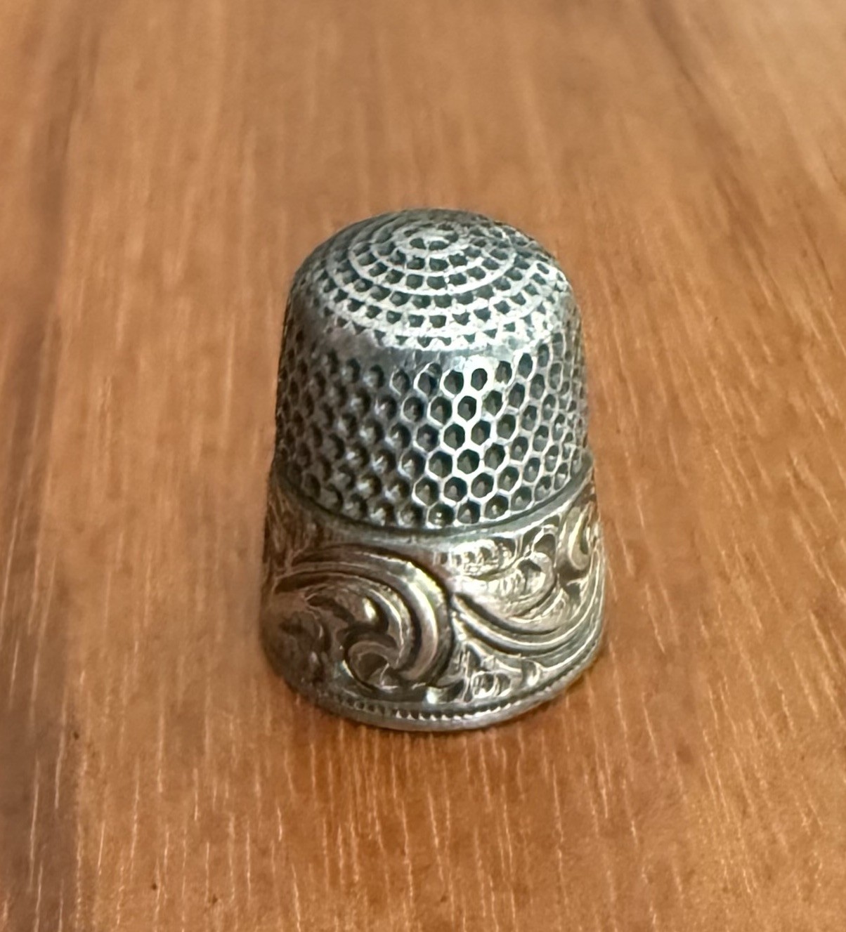Antique Late 19th – Early 20th Century Silver Thimble Paisley Floral Scroll Sz 7