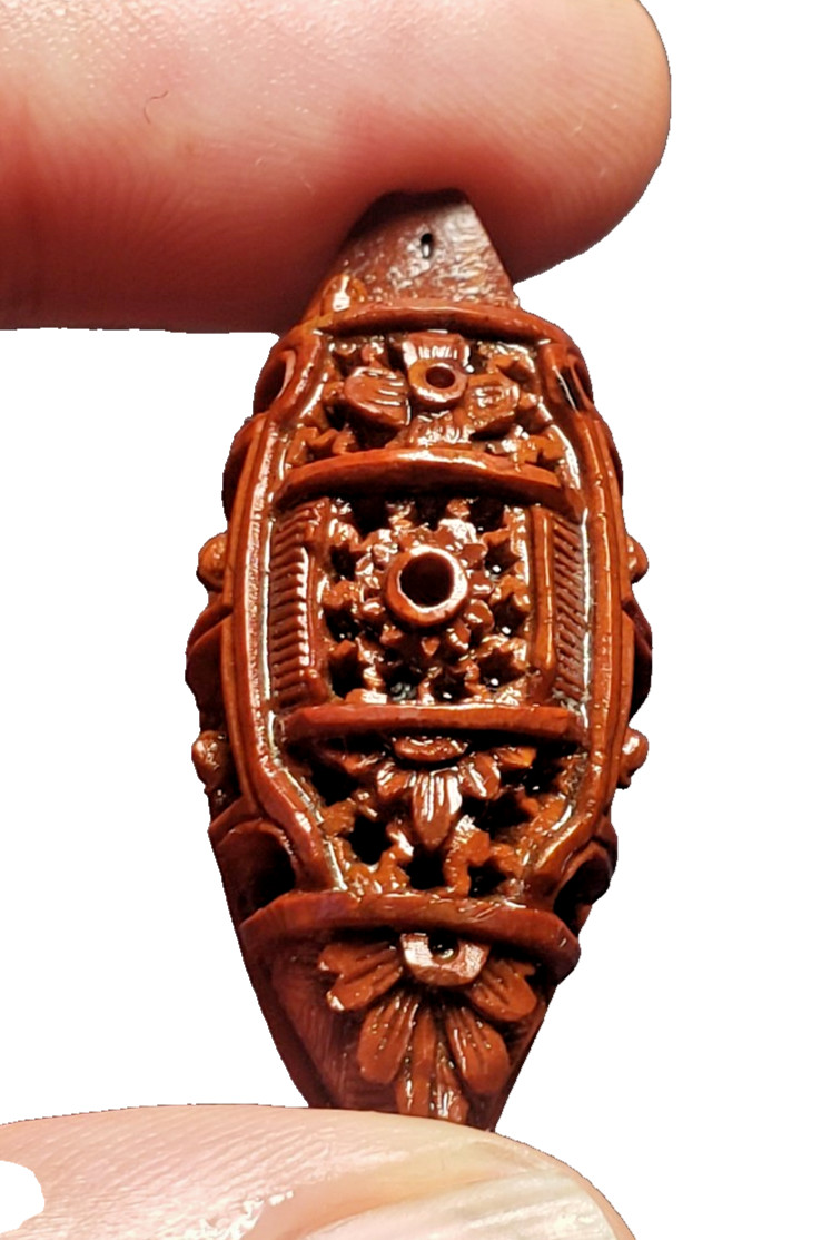 antique Chinese carved Hediao nut bead. Qing Dynasty, 19th century. VERY FINE.