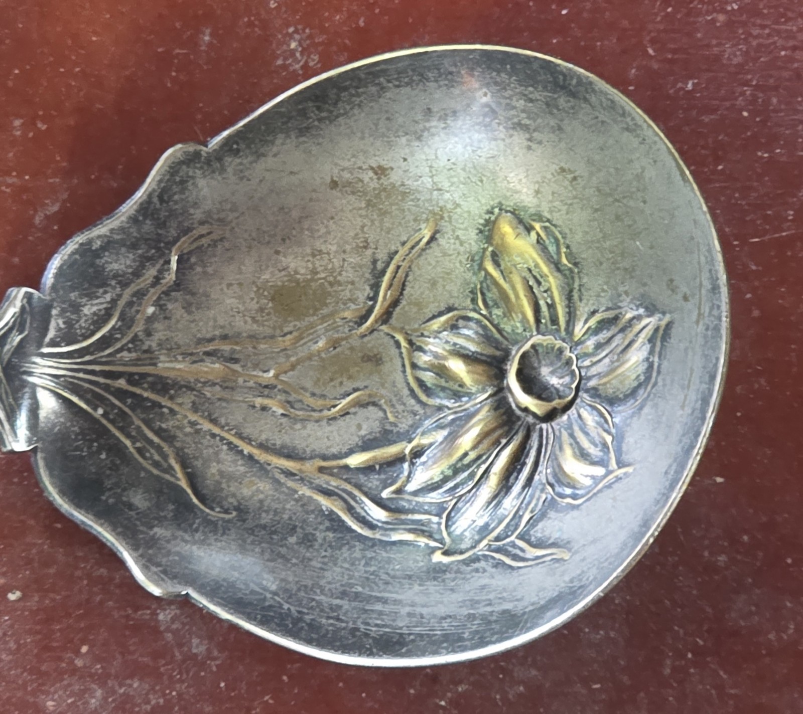 Vintage Oxford Silverplate Co. 1908 Narcissus Berry Pattern serving spoon.