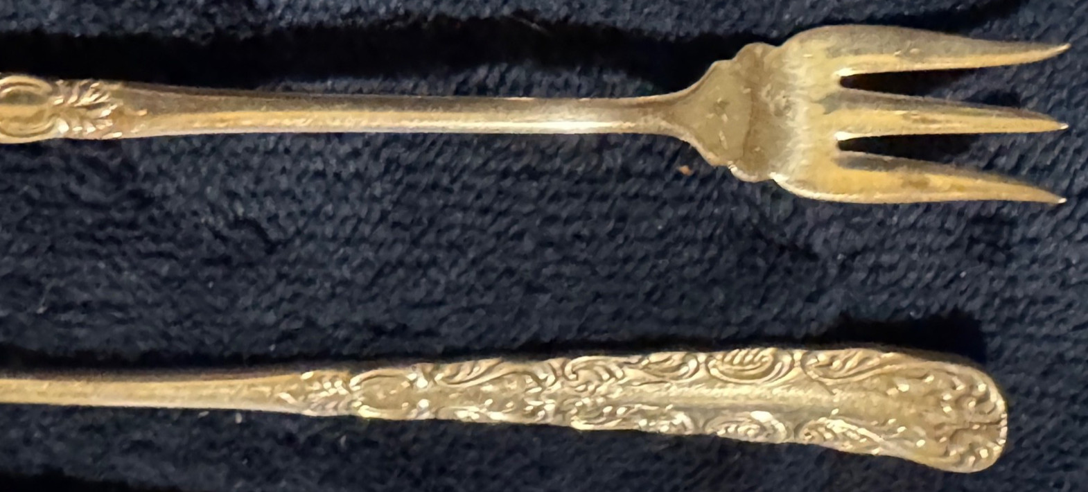 8 Piece 1847 ROGERS BROS A 1 Silverplate Ornate Seafood Forks 3-Prong Vintage 6″