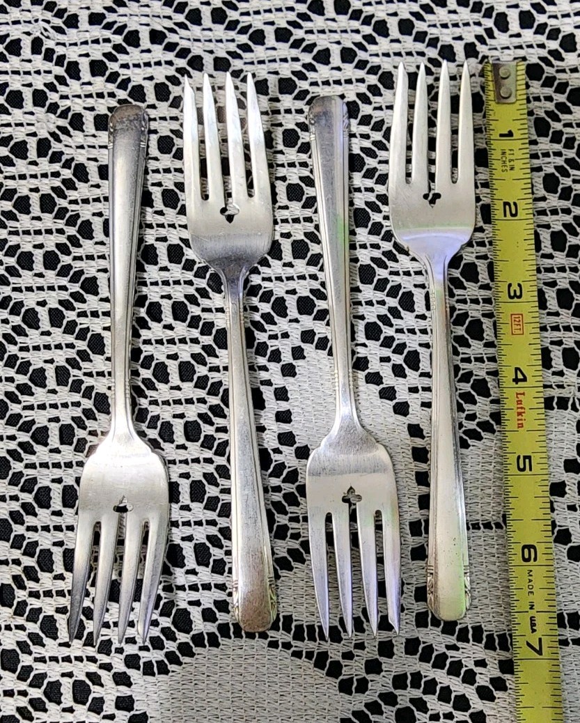 LOT OF 4 ONEIDA TUDOR PLATE c1926 ELAINE SILVERPLATED “6.5” SALAD FORKS 🥗 🍅