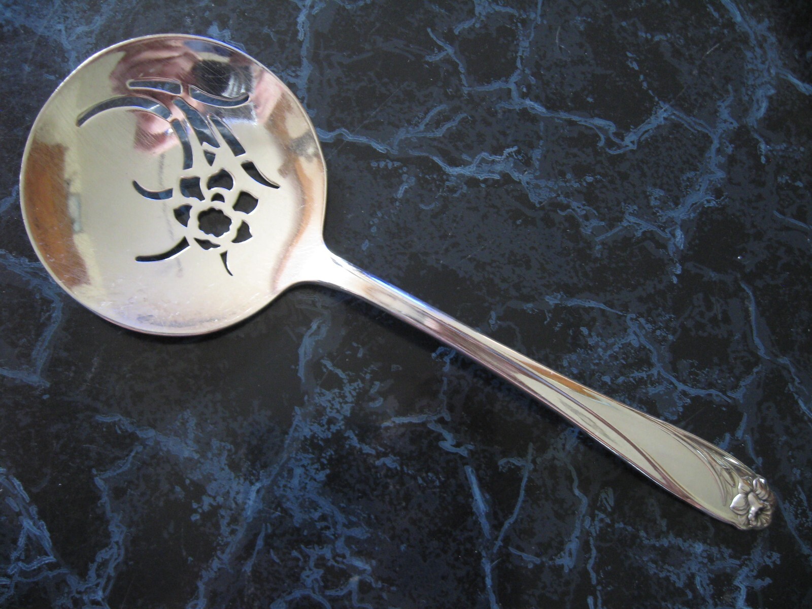 DAFFODIL Tomato Server 1847 Rogers Silverplate 1950 NoMono 7-1/2″