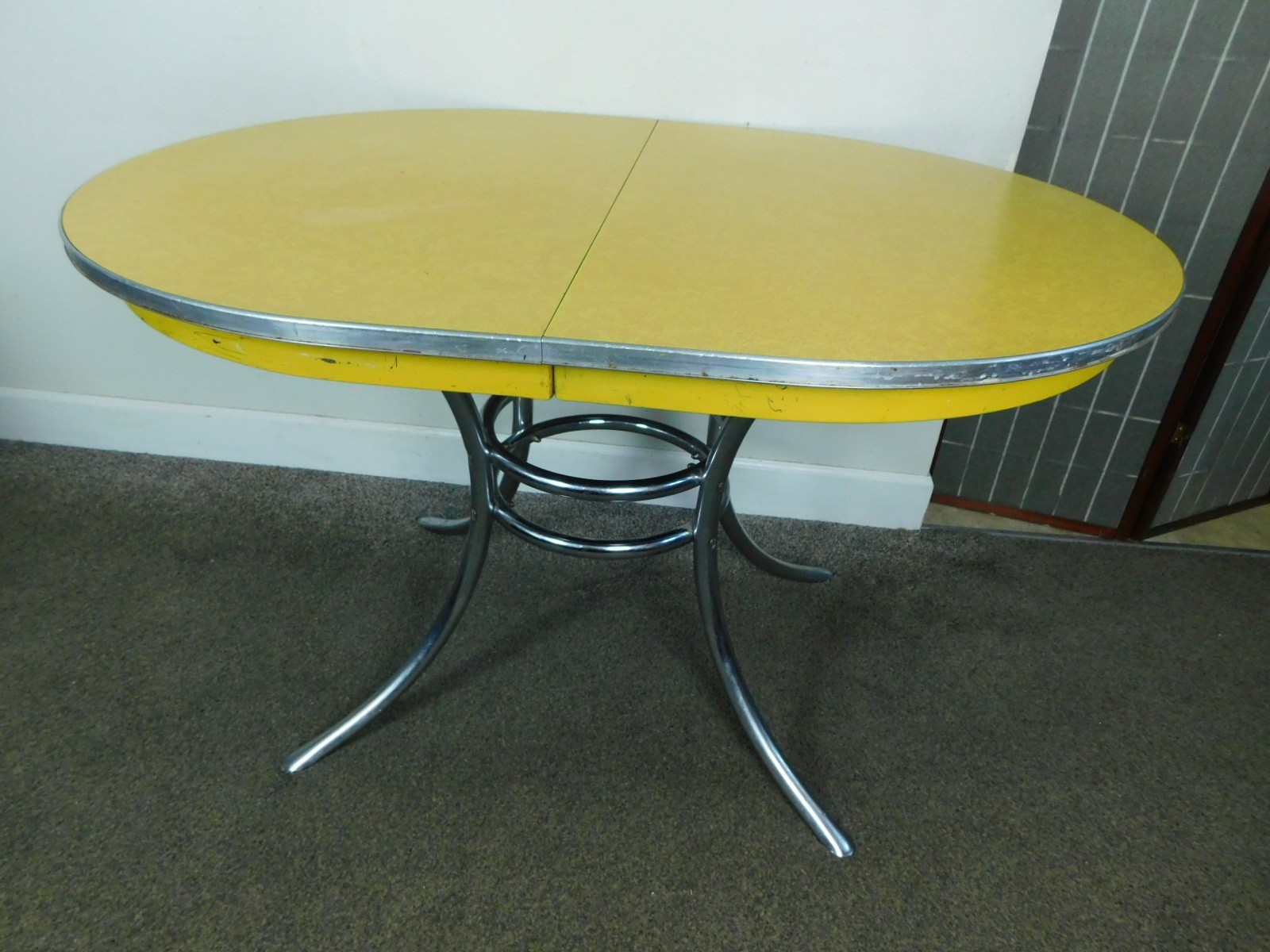 MCM Kitchen Table 1950s Yellow Ice Crackle Top Formica Oval Chrome Base Retro VG