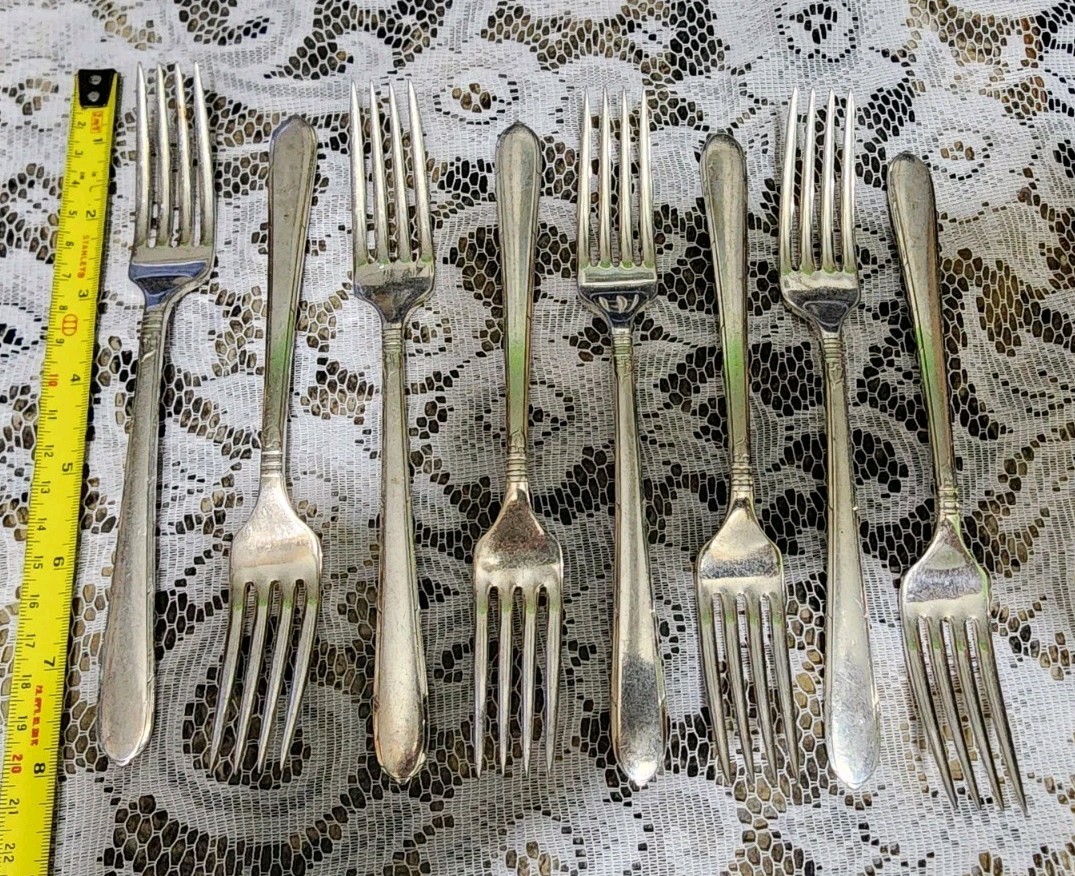 ✅ LOT OF 8 ONEIDA c1935 BERKLEY SQUARE SILVERPLATED “7 3/4” DINNER FORKS 🍽