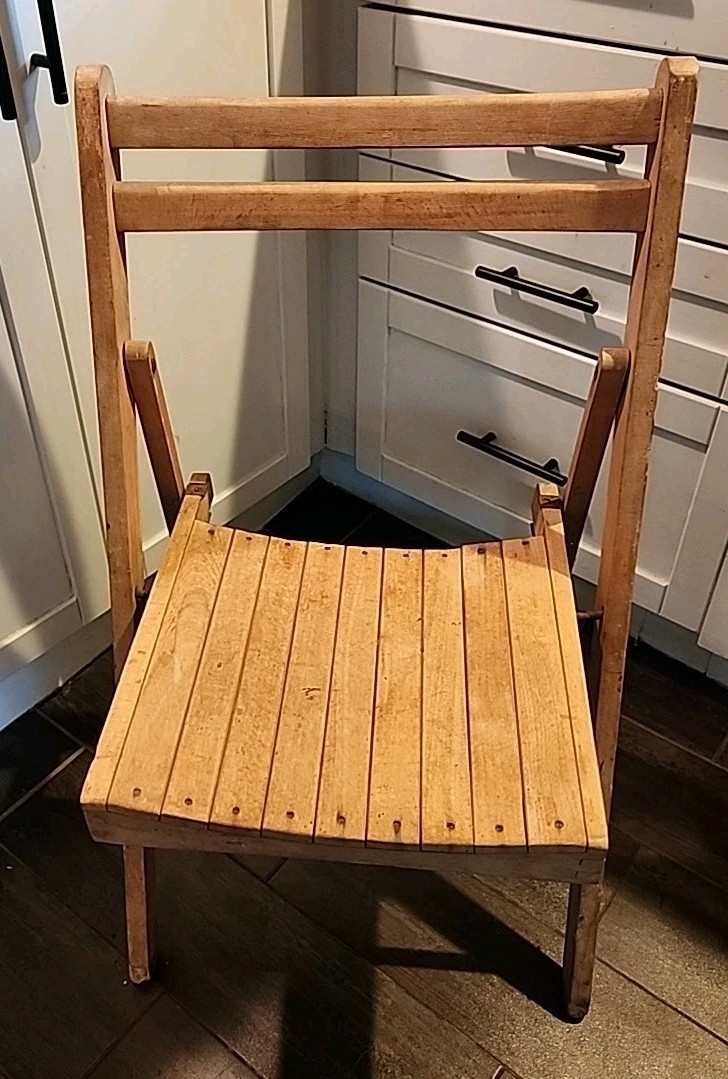 Vintage Light Wood Folding Chair – MCM Mid Century Modern Wooden Slatted
