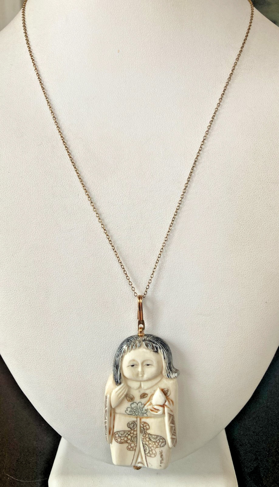 Antique Hand Carved Painted Natural Geisha Girl Netsuke Pendant Necklace