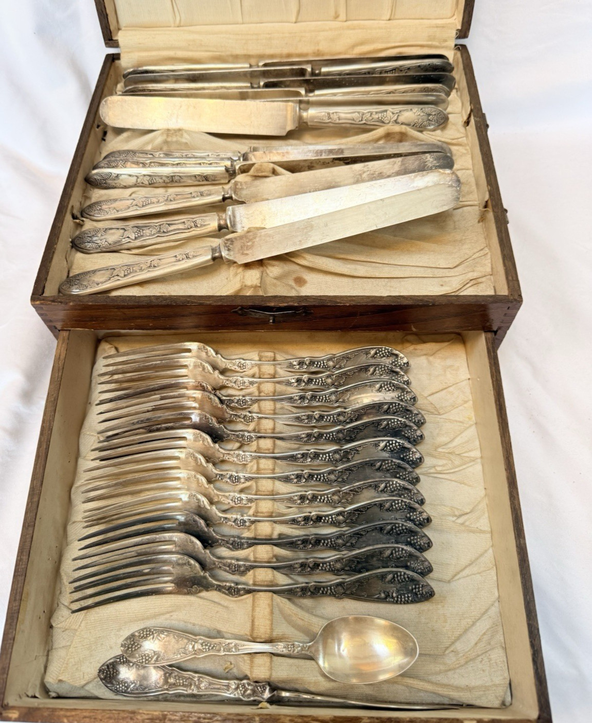 1847 Rogers 12 Dinner Forks A1 RRR 12 Knives 12 DWT & Butter & TSP 26 pcs in All