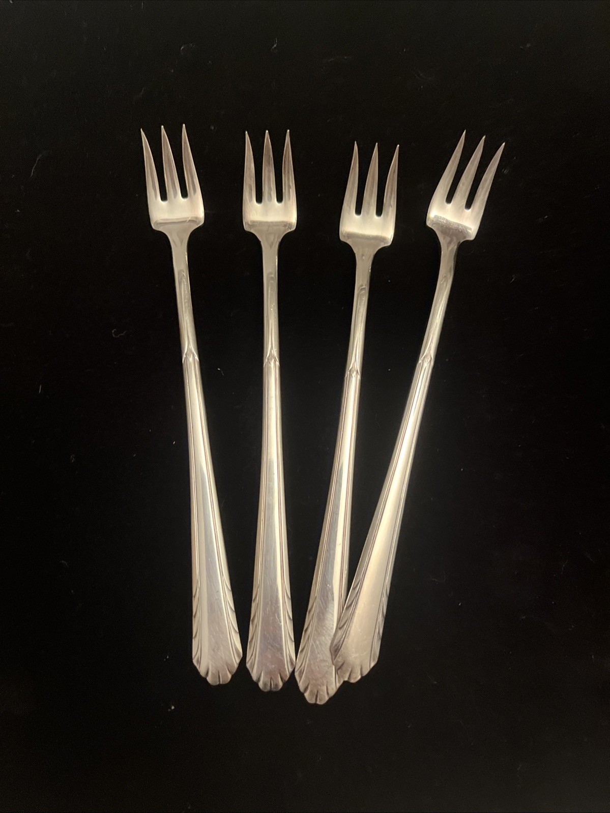 VTG NTS16 (Silverplate) by National Silver Co 68 Pieces Flatware. Certificate