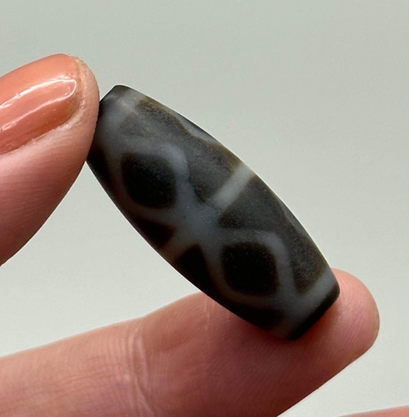 Ancient Tibetan Central Asian Etched Agate Longevity Dzi Bead in Good Condition