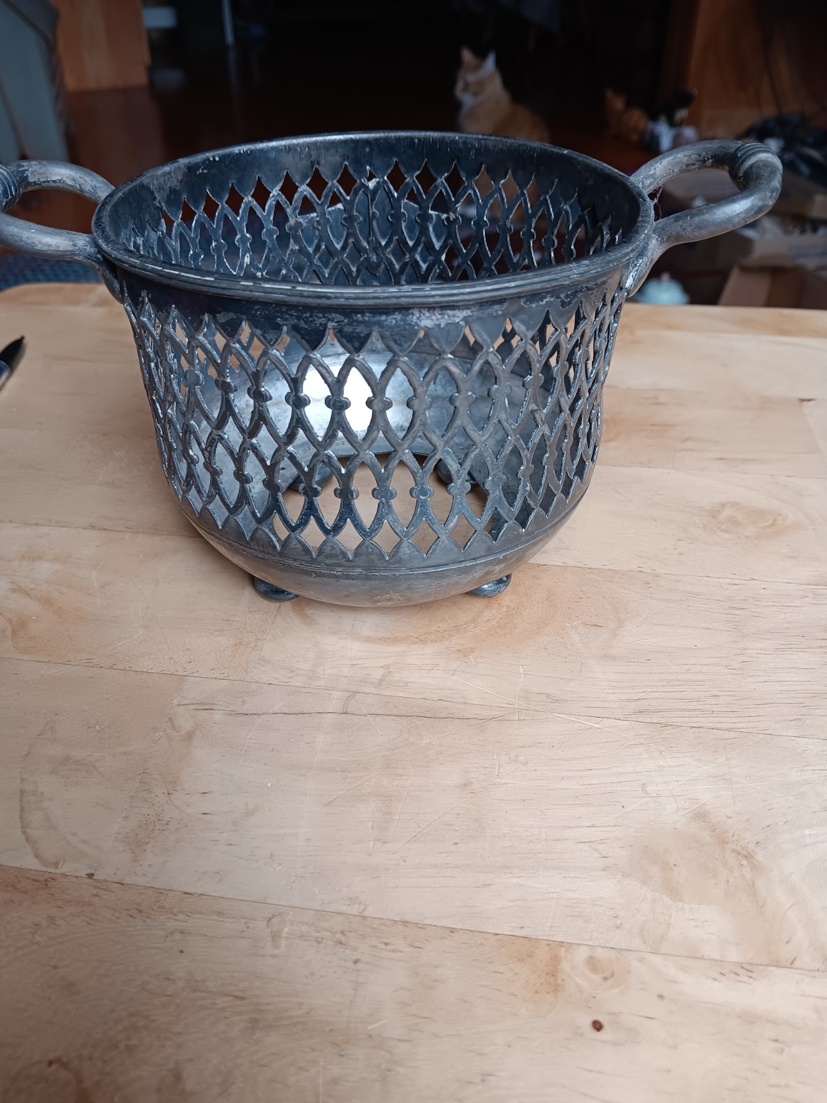 ADELPHI SILVER CO FOOTED MONOGRAMMED SILVER PLATED RETICULATED BASKET. 1172