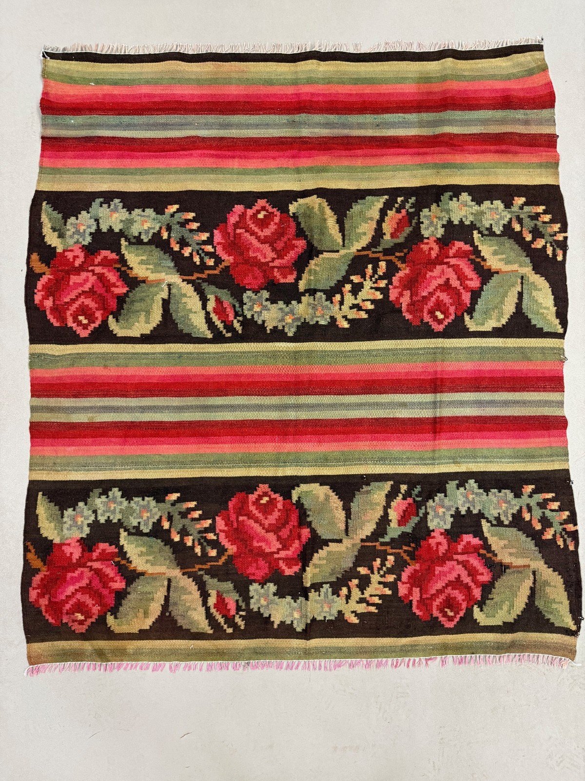 Moldovan Square Kilim Rug 146×130 cm Vintage Kelim Wool Rug Medium 2520