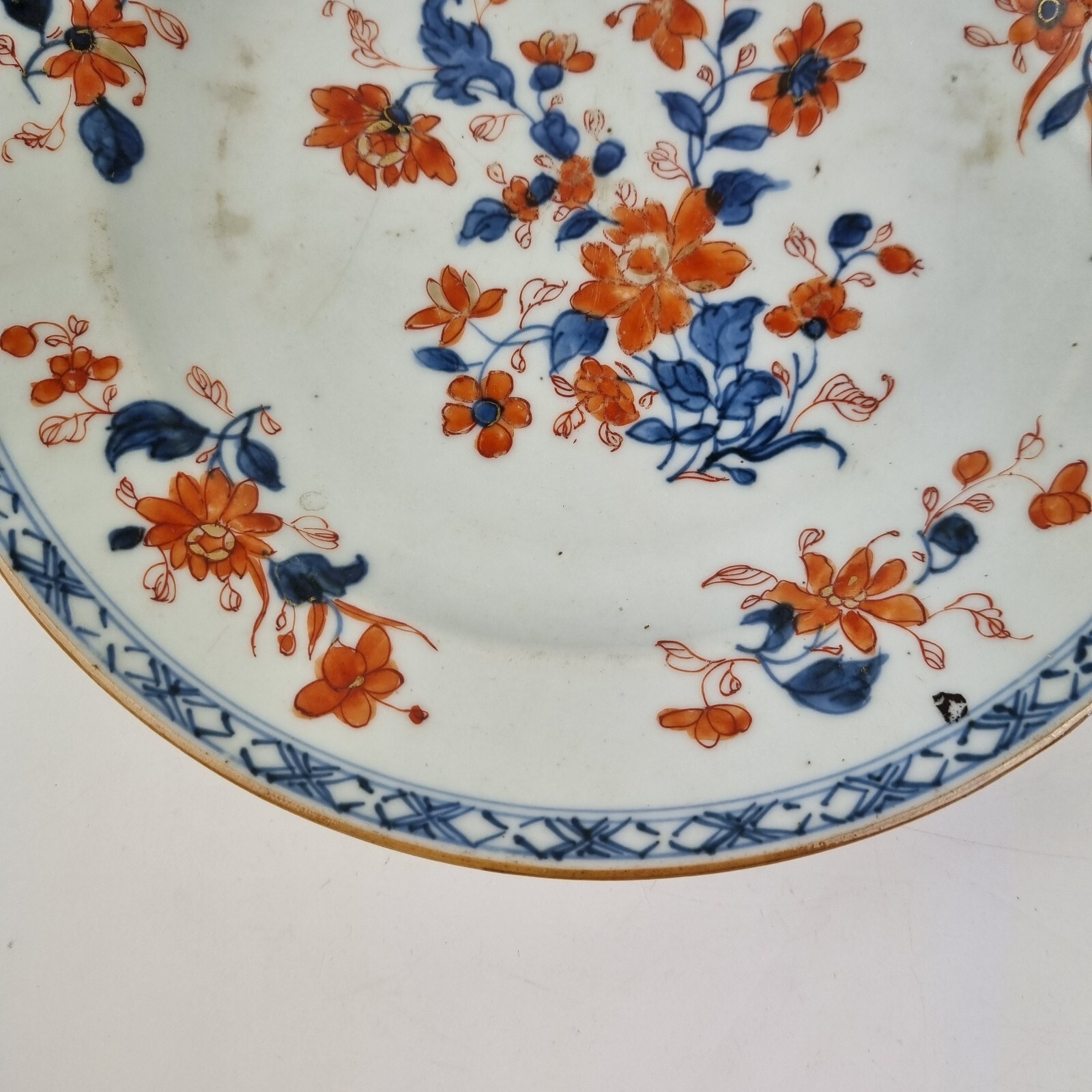 Antique Chinese Imari Plate Decorated With Flowers 22.5cm Diameter