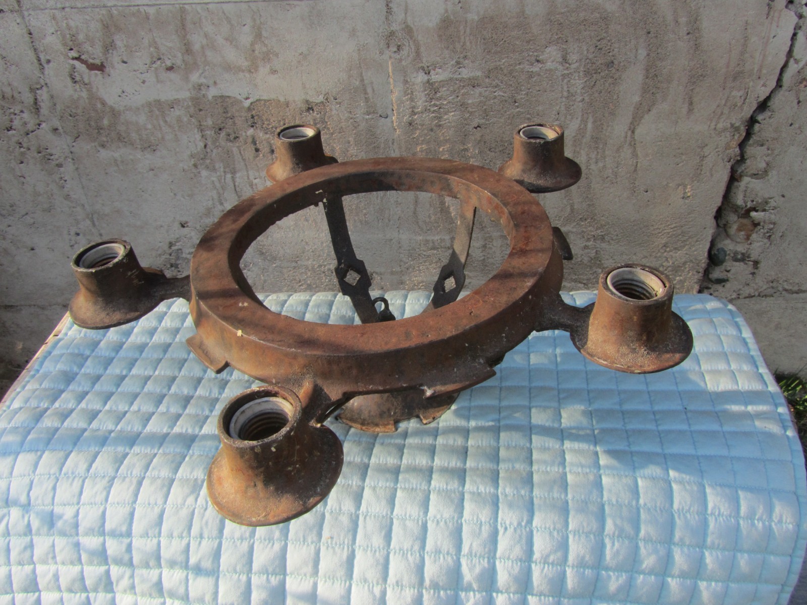 Antique VTG. Art Deco cast Iron Wagon wheel 5 light fixture 18 in diameter 10 H
