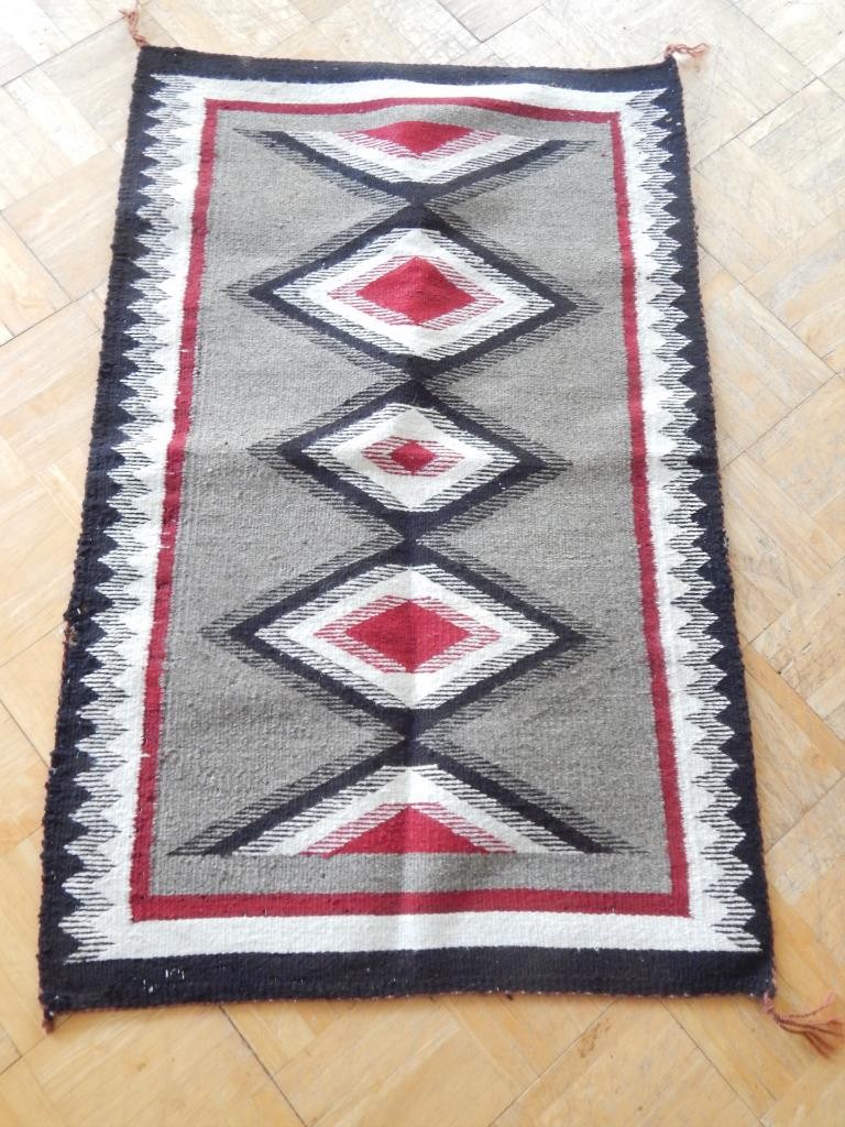FINE WEAVE VINTAGE NAVAJO INDIAN ‘CRYSTAL” RUG – NICE SIZE + VERY VISUAL DSGN