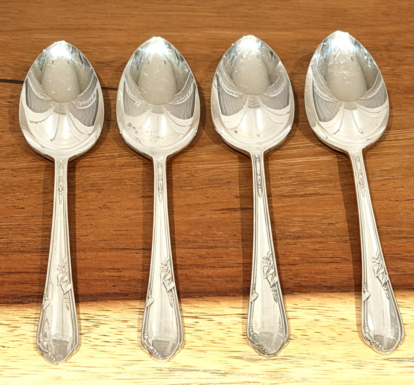Lot of 4 Vtg Oneida Meadowbrook Heather Oval Soup Spoon Wm A Rogers Silverplate
