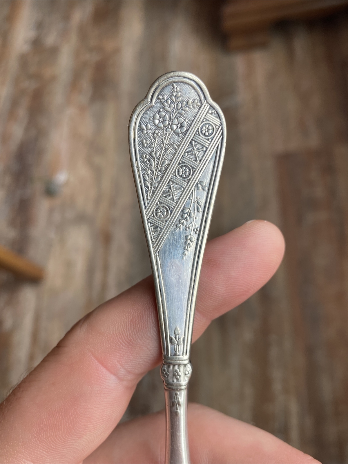 ⚓️ WM Rogers & Son AA EASTLAKE LYONNAISE 1879 TWISTED HANDLE MASTER BUTTER KNIFE