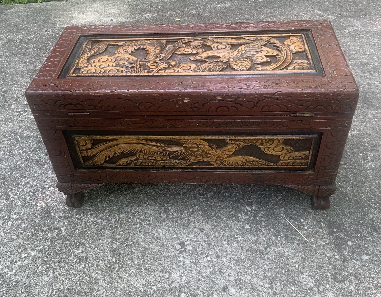 Vtg Large Chinese Carved Dragon & Phoenix Design Camphor Wood Chest Trunk 27.5”