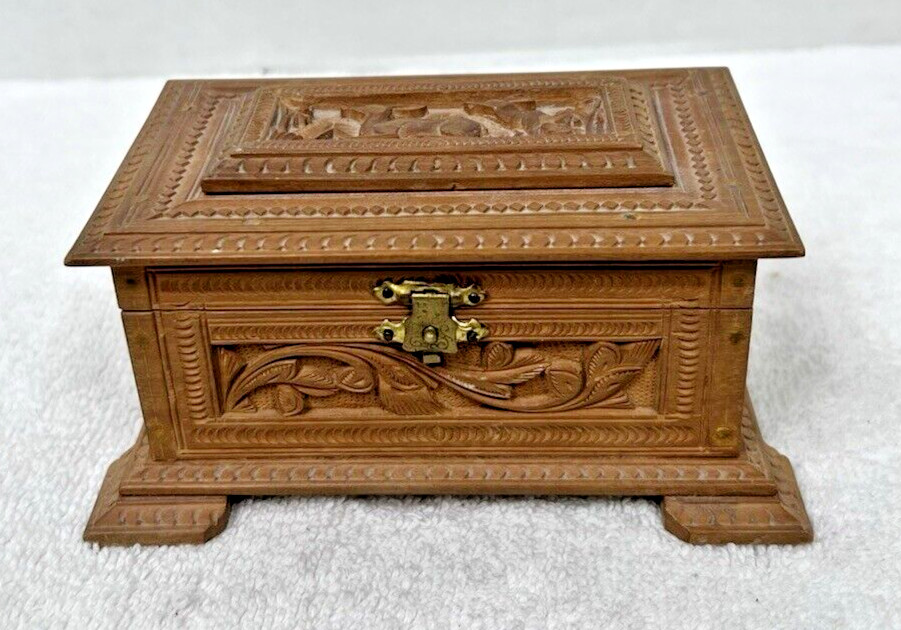 Antique Craved Wood Casket Box w Deer and Leaves 5 1/4 x 3.5 x 2 5/8 inches