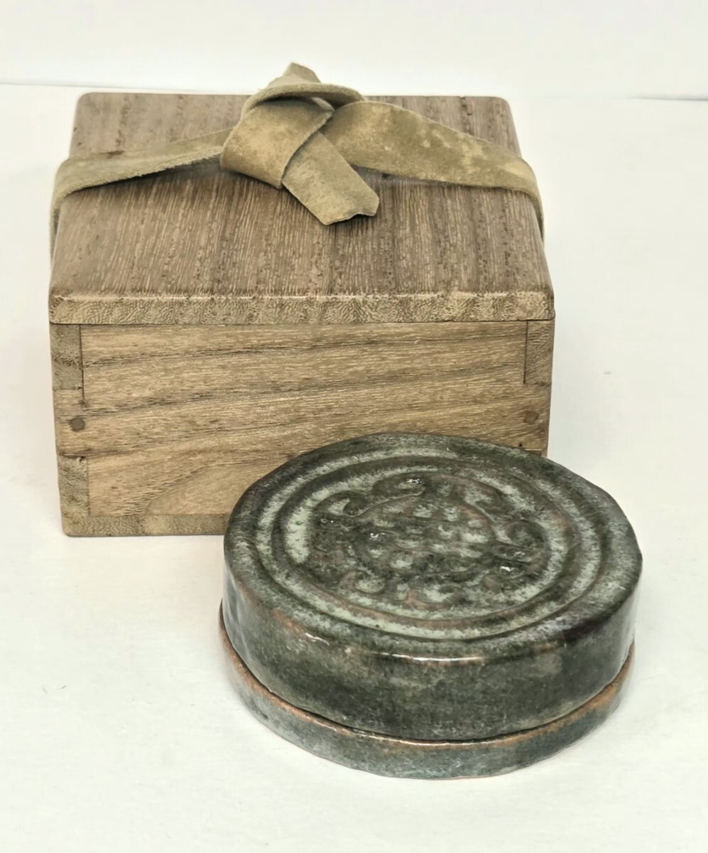 Japanese Tea Ceremony Round Kogo Ceramic Signed Box-KG266